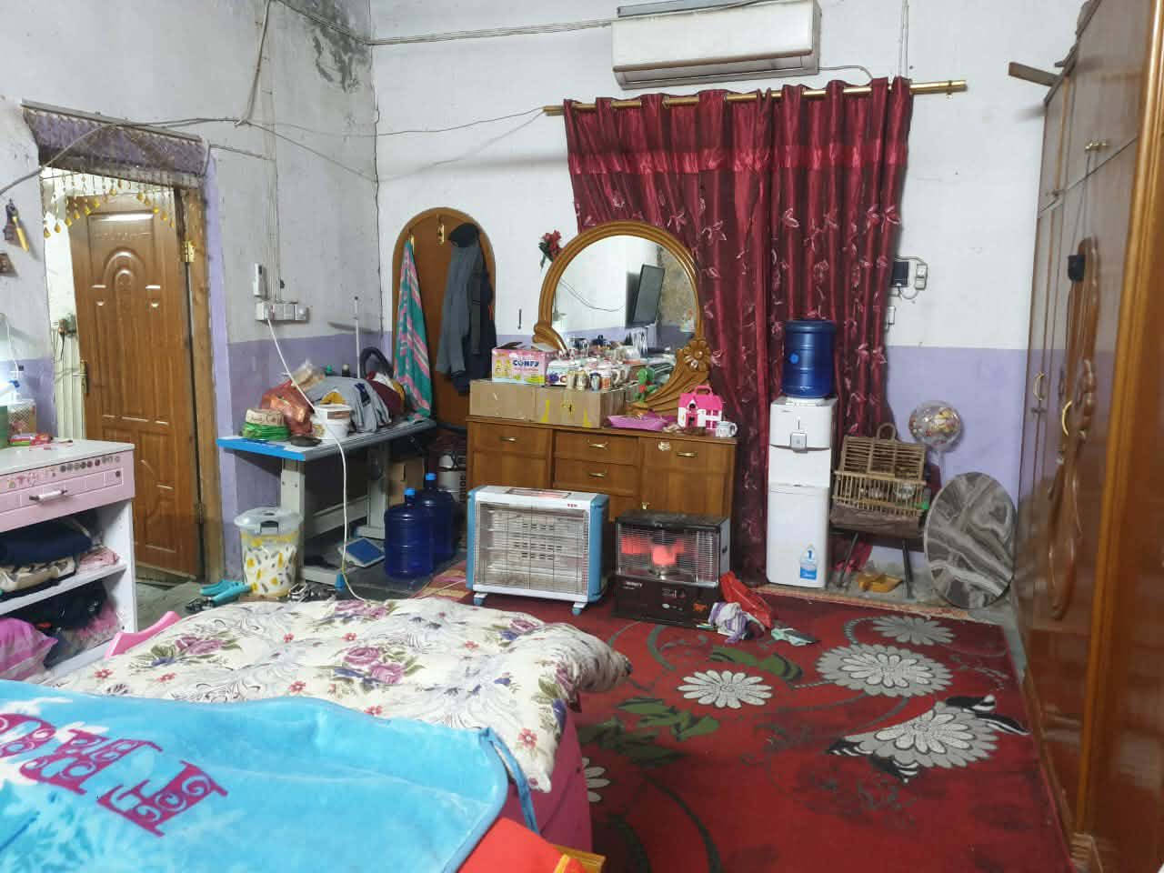 💎 يعرض مكتب الحوت 💎بيت تجاوز في حي الامانة قرب مجسر المهندسين الجديد قرب تقاطع الداخل للبيع المساحة ١٤٠ الواجهة ١٠ النزال ١٤ ونص يحتوي على غرفتين وحمام ومرافق وهول ومطبخ وترك كبير يصلح ان يكون غرفة البيت سقف  سندويش عدا المطبخ والهول عكاده تحتاج ترميم البيت بناء طابوق مجاري رئيسى ميزانية كهرباء الشارع تبليط للاستفسار ***********  (ركز البيت تجاوز)
