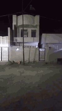 دار للبيع في مطقت التاجي المصابيح مساحه 100مترمقابيل مدرسة لاهلي عرض الشارع9متر كل الخدمات موجوده اتصل على هذا رقم ***********اسم ابواركان طابو زراعي سند 25
