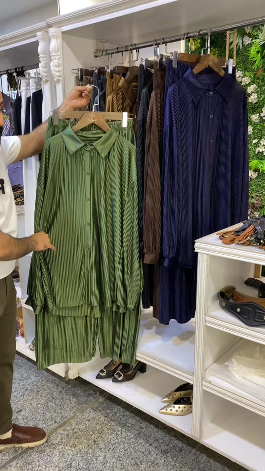 عرض الموسم …!!!!! 😍😍 . . . . . سعر التوصيل 5 الاف دينار  بغداد وكل المحافظات  العنوان : بغداد الدورة سوق الاثوريين شارع نادي المجتمع العائلي رقم الهاتف ***********___***********  . . . . . #ملابس #ازياء #اكسبلور 
