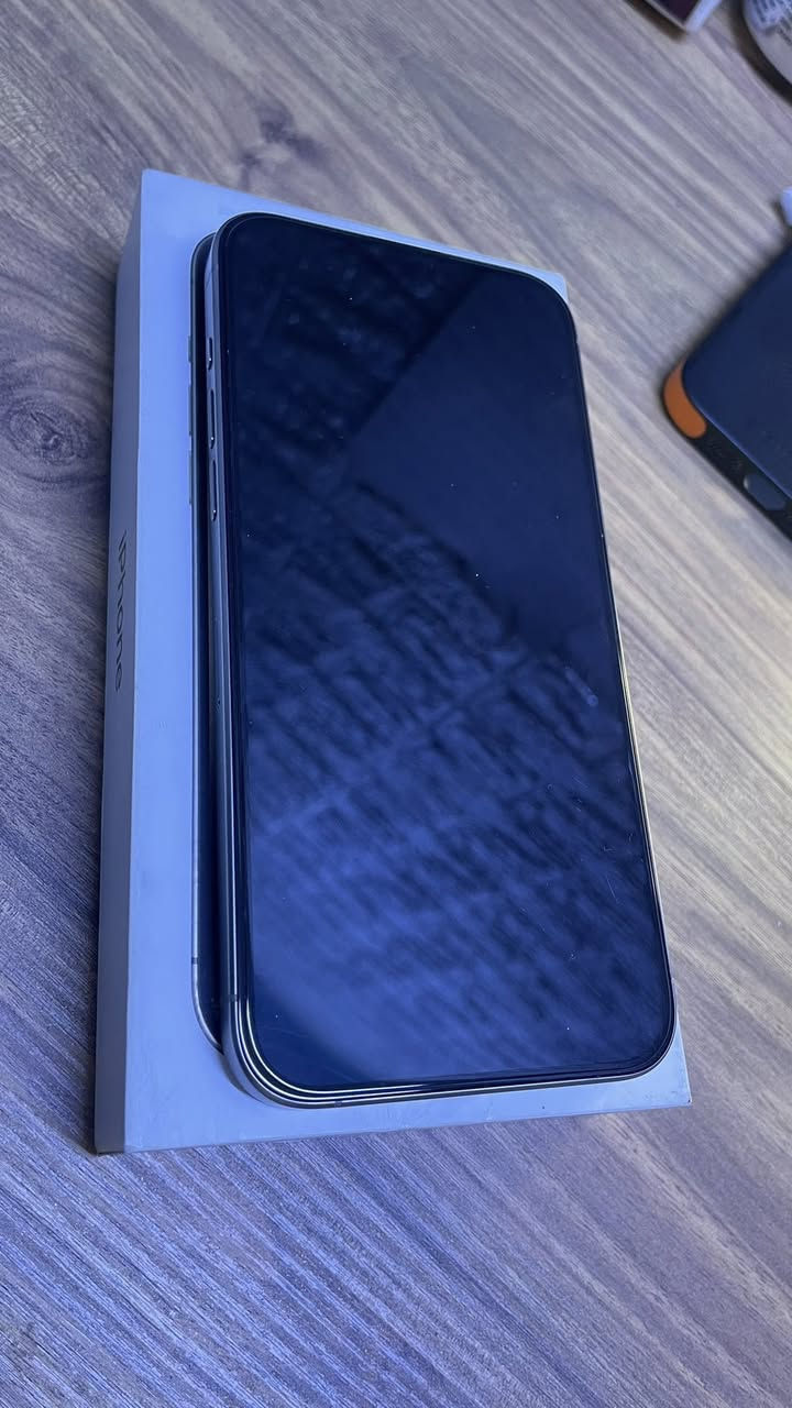 ايفون 15 برو ماكس شرق اوسط اصلي استخدام بيت نضيف جدااً ومكفول من كلشي  ذاكره 256 ملحقاته كامله  حتى كيبل ما فاتحه بعده ولزكه وكفر وياه مكاني البصره الجزائر السعر مليون و 140 /// رقمي : ***********
الجهاز تاخذه تترحملي عليه لان اول مانزل خذينا جديد استخدام بيت
