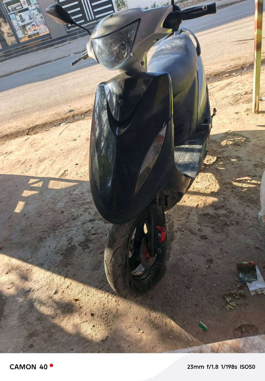 السلام عليكم دراجه ماكس عدله للبيع
كهربايات كله شغاله 
سلف هندر 
اشاير هورن 
لايت عالي ناصي 
كفرات كله بلاد 
مكينه ناعمه كلش حلو ما مفتوحه
السعر 600 وبيه مجال 
الاستفسار ***********
العنوان ديالى بعقوبه تقاطع الوثبه طريق الهويدر
