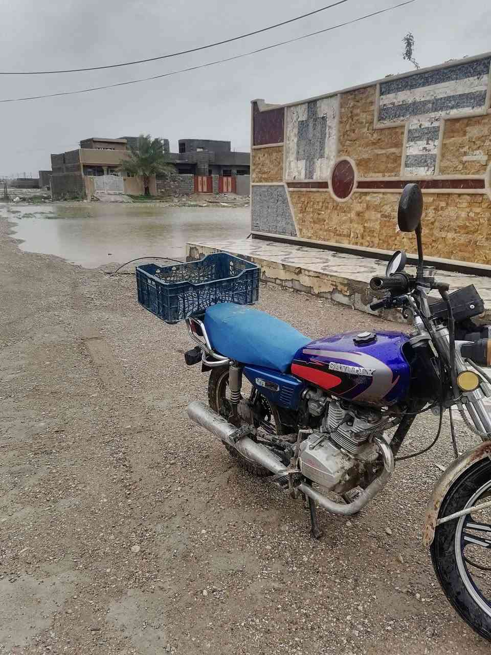 السلام عليكم دراجه سيفان للبيع  موديل 2021 
أوراق كامله الدراجه كامله سعر 390 بيه مجال مكان ديالى الغالبيه رقم ***********
