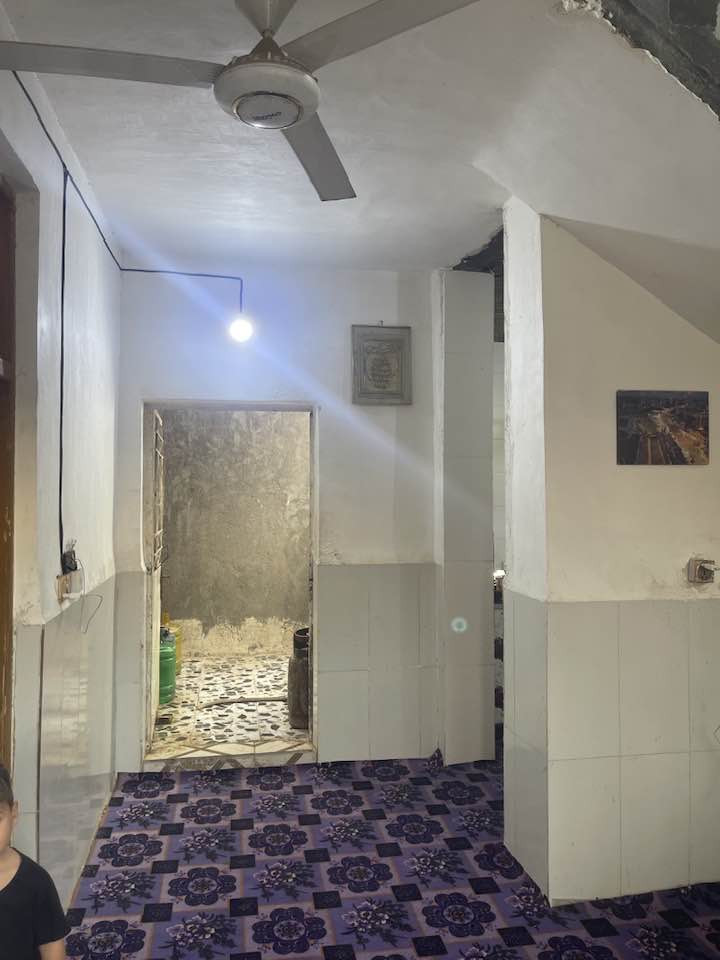 يالله بيت للبيع المساحه100متر بناء بلوك وذابوك سقف صب العنوان طويريج الرشيده قرب السيطره السعر 36الاتصال ع الرقم ***********
