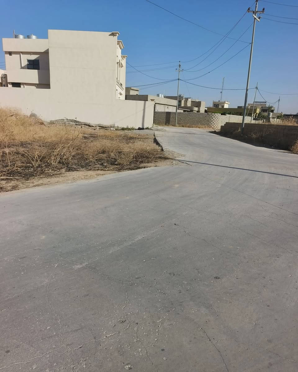 قطعة ركن للبيع موقع الخلف الخضر على شارع الصب مساحة... 290... متر مع كامل الخدمات على البزل للاستفسار اكثر اتصل على ***********
