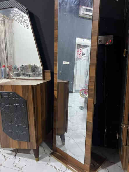 السلام عليكم خوان ميز مكياج معع مراية عمودية تركي مودرن درجة اولى مستعمل ما مابيهه نقص ولا قطعة هذا الباب فالت بس تشدة يرجع طبيعي يتفصخ وينشد هذا الجمال كلة الميز والمراية ب50 الف قفلة كلش من الاخير مكاني بصرة ابو الخصيب السبليات مقابل مدرسة السبليات الشراي يراسلني خاص ويتدلل ***********
