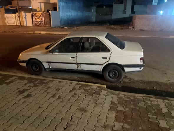 سلام عليكم عندي بيجو فرنسي 405 السياره تجي تشوفه  رقم كركوك مشروع 2027ينتهي موديل 1990  سعر 17 مجال بصيط  ***********
