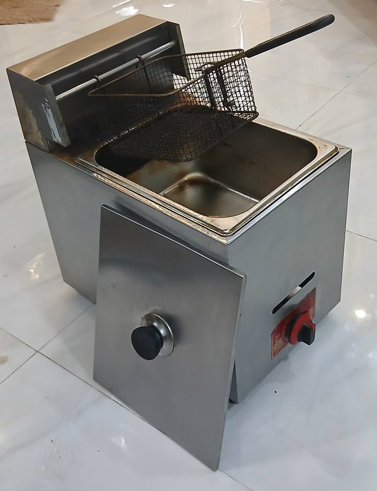 سلام عليكم قلاية بتيتة و كابسة صاج للبيع الكان كربلاء السعر ثنينهن ب 150 الكابسة وحدها ب 100 و القلاية وحدهة ب50 للتواصل ***********
