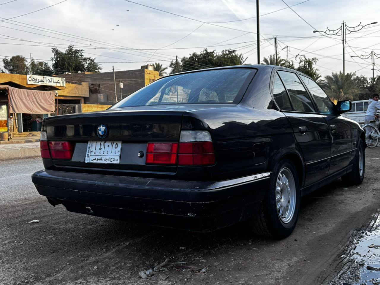 1991BMWسيارة جاهزة بمعنى الكلمة تخم ويل. تخم لايت جديد تخم بك لايت جديد صدر امامي خلفي جديد كير محرك 1000/100 داخل جديد فقط كشنات تعبانة السيارة مصبوغة جديد صبغ درجة اولى السيارة بدون خياس ضفاير جديدة فلانجات ودسكات جدد جام كهربائي سلايت كهرباء  فقط الدعاميات ينصبغن وية السيارة الباقي كلة جاهز من ميكانيك ومن حدادية ومن خارج فقط كشناتهة تعبانة مكاني صلاح الدين تحويل ثاني يوم السعر 49وبيهة مجال بسيط.              واني بل خدمة ***********
