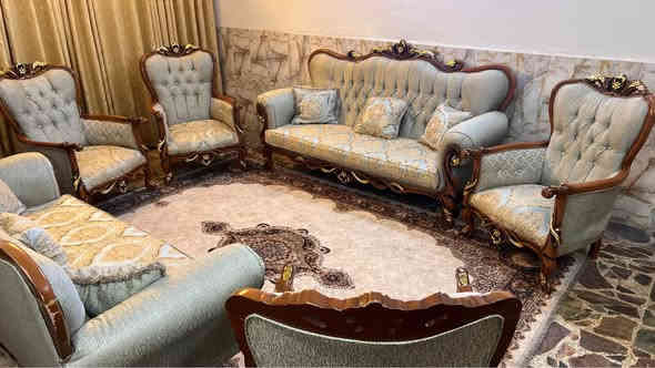 تخم تركي ملكي خشب زان عشر مقاعد نظيف بدون ضرر السعر ٧٥٠ مكانه المنصور *********** بغداد
