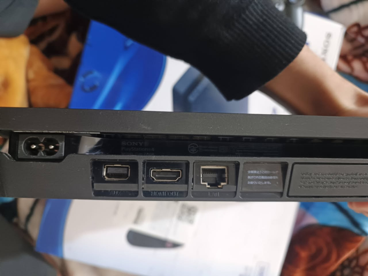 بلي 4 مهكر سلم نضيف مع جوستك مع 8 العاب لامصلح ولامفتوح لوك ستيكر الذاكره نص تيرا مع ملحقاته كامله السعر 230 بي مجال بسيط العنوان بغداد الشراي خاص رقمي ***********
