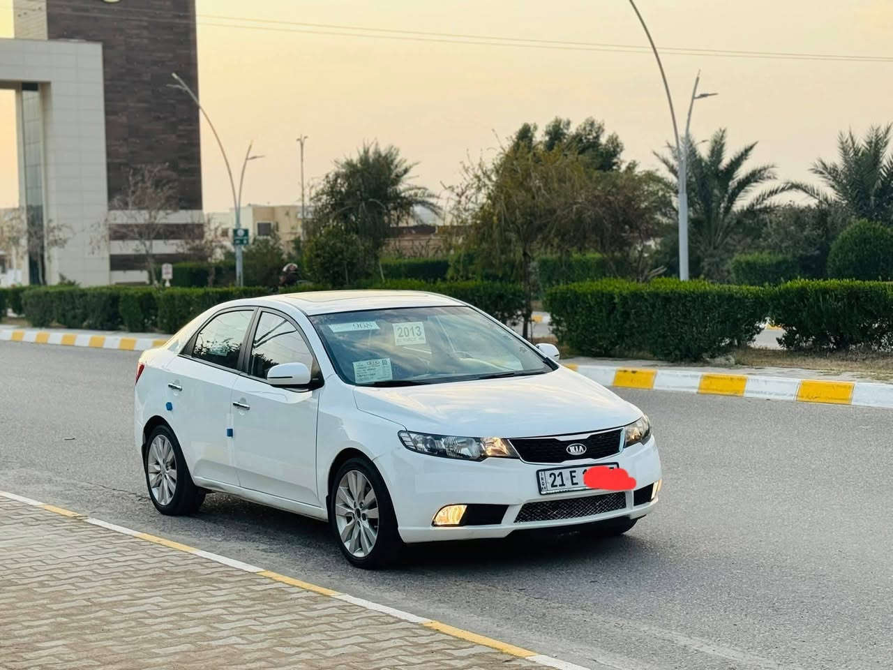 السلام عليكم...

بسعر 96$وبيه مجال بسيط 
سيراتو 2013خليجي فول مواصفات 
رقم سليمانيه دولي سنويه 2030وهزه 2027

بأسمي شرط التحويل شرط التحويل والغرامات 
ماشيه 170KM
✳️محرك 1600ممفتوح شرط لاتبخير ولاتنقيص 

✳️كير اتوماتيك 6نمربدون اي عيب 

تدفئة /تبريد/كهربائيات/صدر/تايرات/كلها مكفوله 
فول مواصفات بصمه فتحه 
🚘سياره جاهزه شرط برغي ما ناقصها 

✅سياره بيها جاملغات الخلفيه وبونيد وجاملغ بدون اي دواخل شرط 

السعر 96$💸
تايرات 4️⃣ جديدة 
صدر امامي خلفي كلا جديد 
مكان السيارة صلاح الدين 
 
للاستفسار***********
