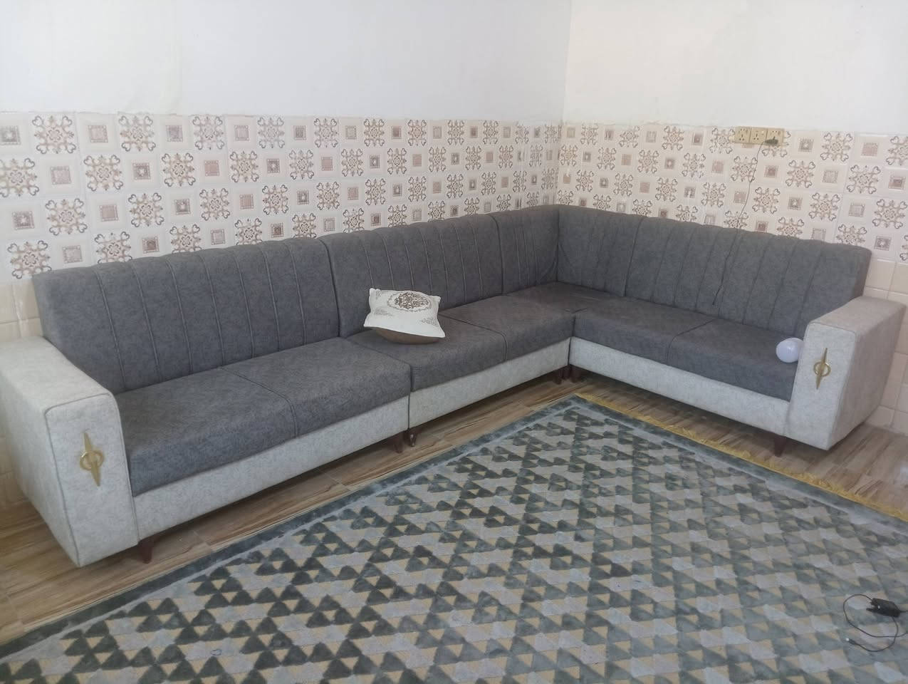 العنوان نادر الثاني 
للبيع ***********
