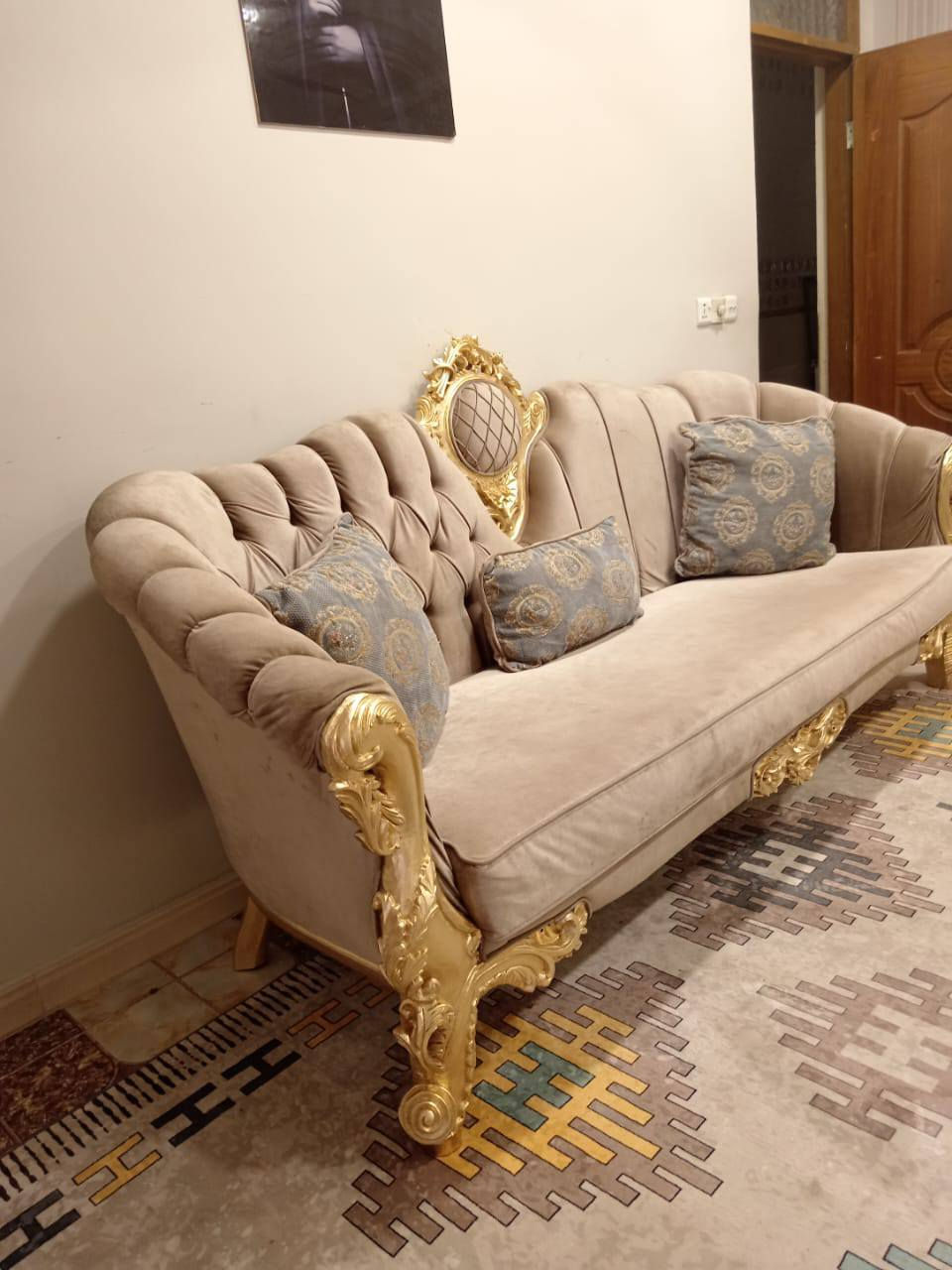 تخم ١٠ مقاعد  تركي بدون ضرر نضافه ١٠٠ بلميه سعر الشراء ١٧٠٠ سعر البيع ٦٧٥ الف بغداد البلديات***********
