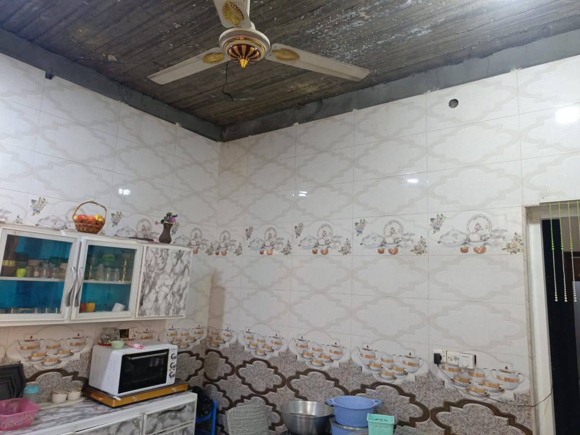 بسبب الوعود الكاذبه اعاده النشر
بيت للبيع في حي السبل الاولى.  بعد البوابه ثاني فرع على اليسره مقابيل صيدليه ايات داخل الفرع . البيت مساحته 280 الواجهه 14 ونص. يتكون البيت من طابقين الطابق الاول يتكون من غرفتين 5/4. صاله 8/3.  هول 5/4.  مطبخ 4/4. ديوانيه معزوله عن البيت 15/4 كامله  لبخ. ترك  متر  داير مداير البيت.     الطابق الثاني يصلح مشتمل معزول درج خارجي ودرج داخلي لسطح. يتكون  غرفتين 5/4. مطبخ 4/4. وصاله 6/4. مجمع صحيات. بيت كامل من كلشي ماكو بي نقص. شارع كامل ماء ومجاري. ومشمول بالتبليط مكلف بالنشر للاستفسار صاحب الدار. ***********. ‏‪‏‪***********
