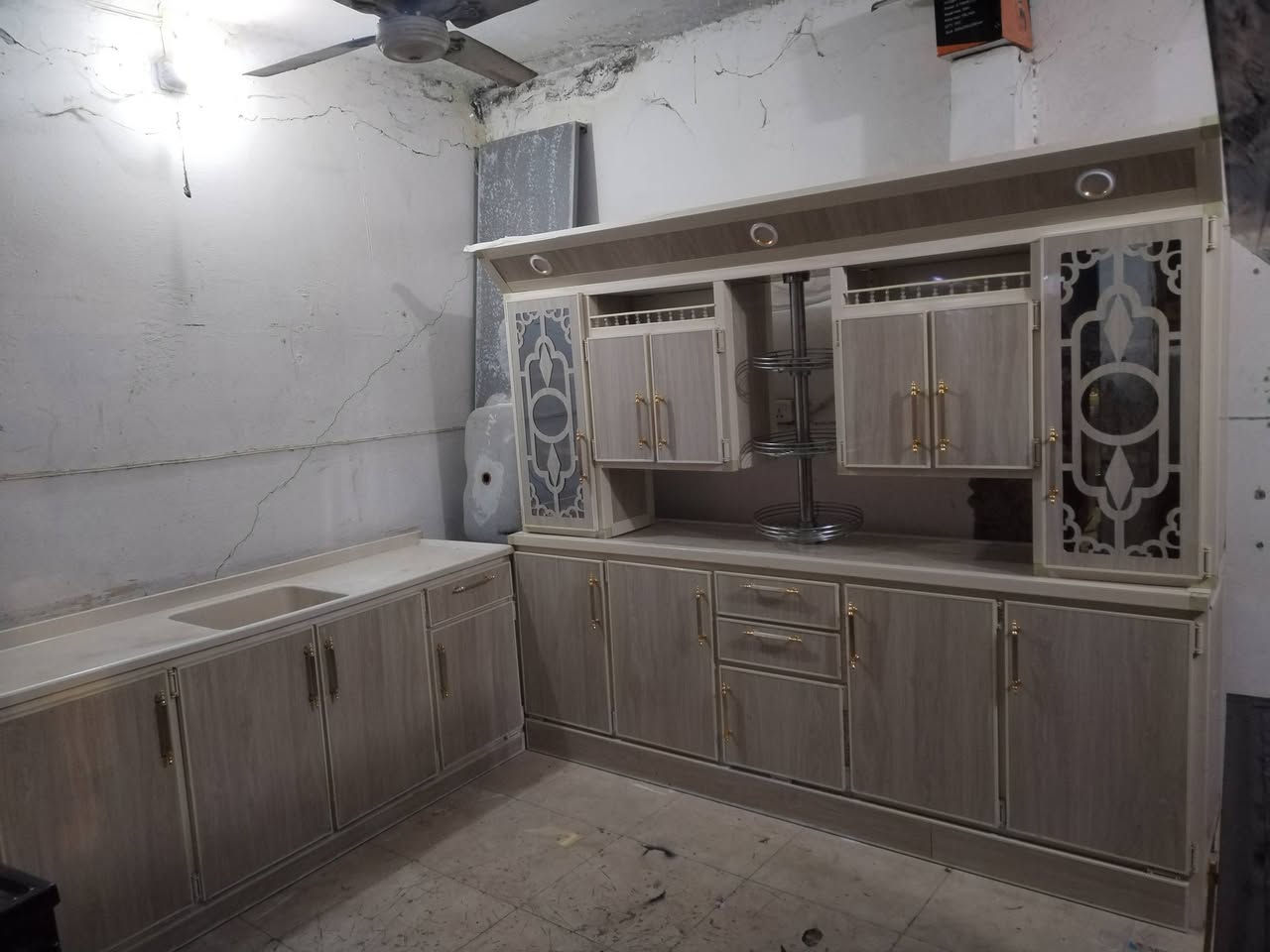 كاونتر للبيع ثلاث قطع جديد القياس مترين ونص سنكيا مترين سعر 430 بها مجال ***********♕***********
