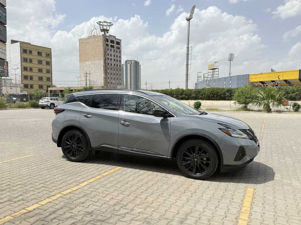 السيارة : -NISSAN MURANO SV AWD MIDNIGHT 
مودیل: ٢٠٢٣
ماشية:- 40 الف
محرك:- ٦ سلند  ٣.٥ 
مواصفات :-SV midnight
حادث : بس واحد جاملغ شویە pdr 
ملاحظة :  رقم شاصي صور حادث منشور  

5N1AZ2BS7PC119074
مكان سيارة : اربيل 
تفاصيل اكثر الاتصال علی ارقام التاليه 

كورك : ***********
اسيا : ***********
