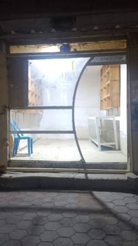 محل للإيجار • مع رفوف • سوق قديم