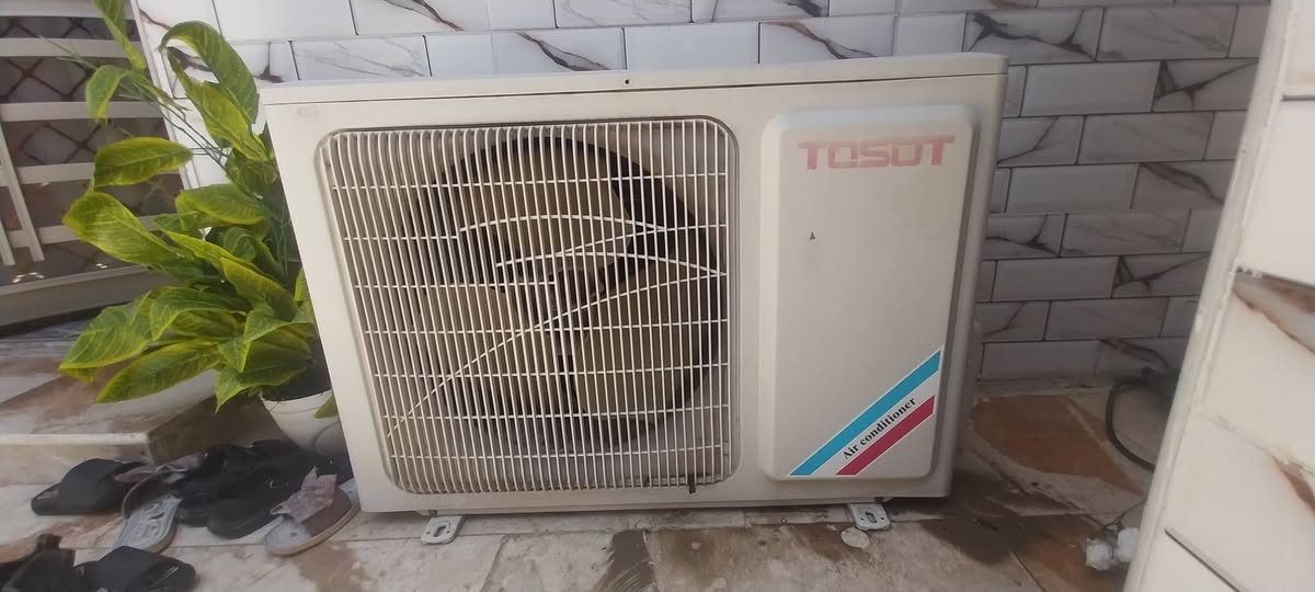 سبلت توسوت ١ طن غاز 22 نظيف جدا/السعر 200 الف  ***********
