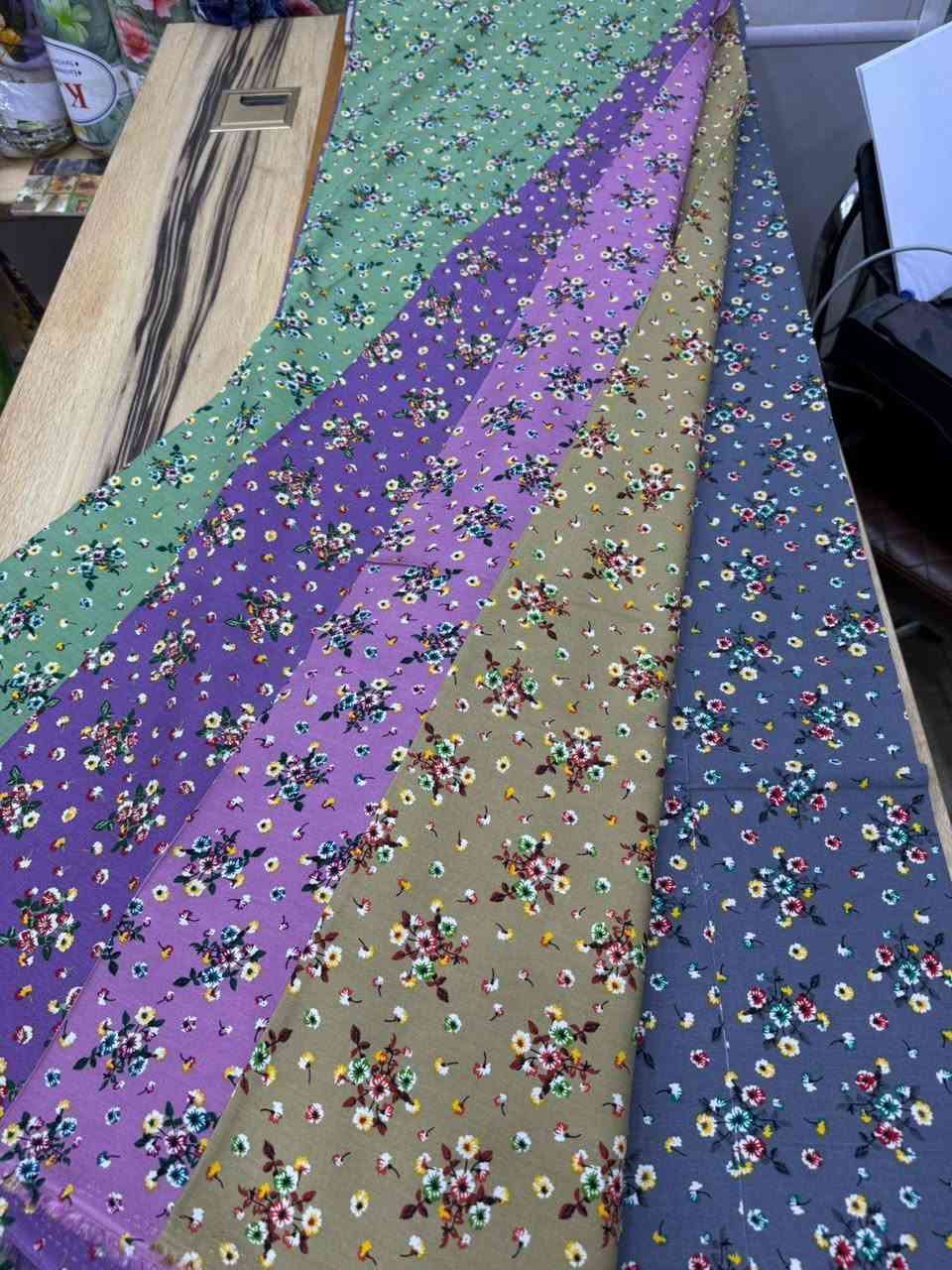 سيلين قطني  ايطالي 🌹🌹
خامة روعة ونقشات راقية 💯💯
فقط عليك الاختيار
~~~~~~~~~~~~~~~~~~
محلات #مصطفى #الجيزاني
بغداد الشورجة شارع الرشيد
( خان كتان) (وسوق العاني )
(فقط جملة )
للتواصل *********** #واتساب
