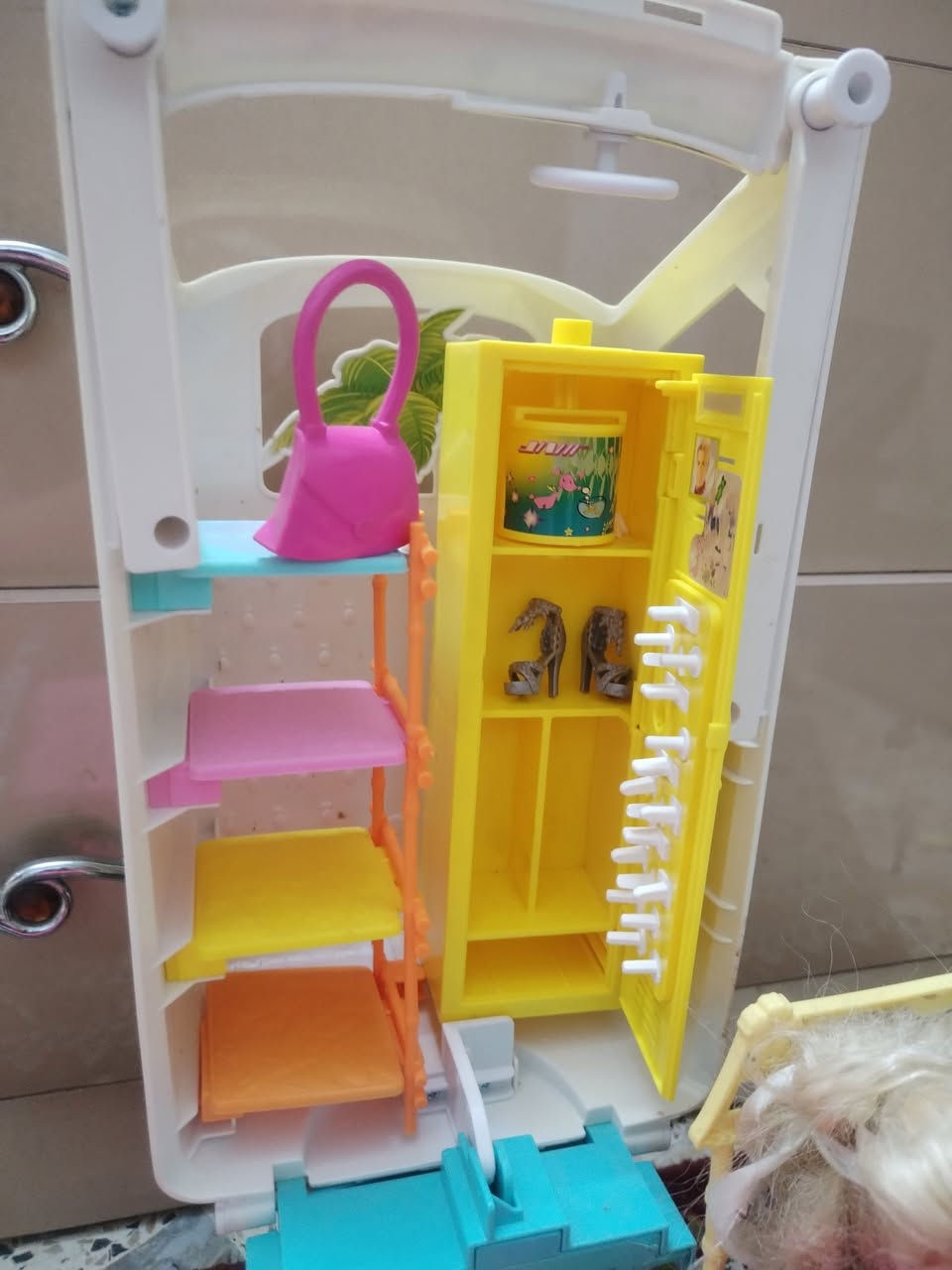 سياره باربي مع باربي وملحقات متوفره
#الجميع


**إذا كنت صاحب هذا الإعلان وتريد حذفه لأي سبب، رجاءا أرسل رسالة إلى الدعم الفني**