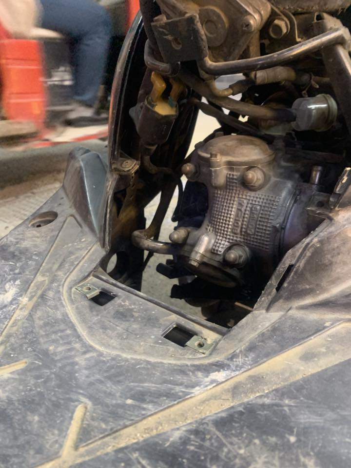 السلام عليكم للبيع دراجة ثعلب 140دراجة نكره سلف مكينة ممفتوحة بس بيهة صوت زنجيل وكابريتر وصخة كهربائيات كامله معدلهة كلش حلو كفراتهة نضيفة كدامكم سعرهة 400وبيهة مجال عنواني بغداد الحريه رقمي ***********واتساب
