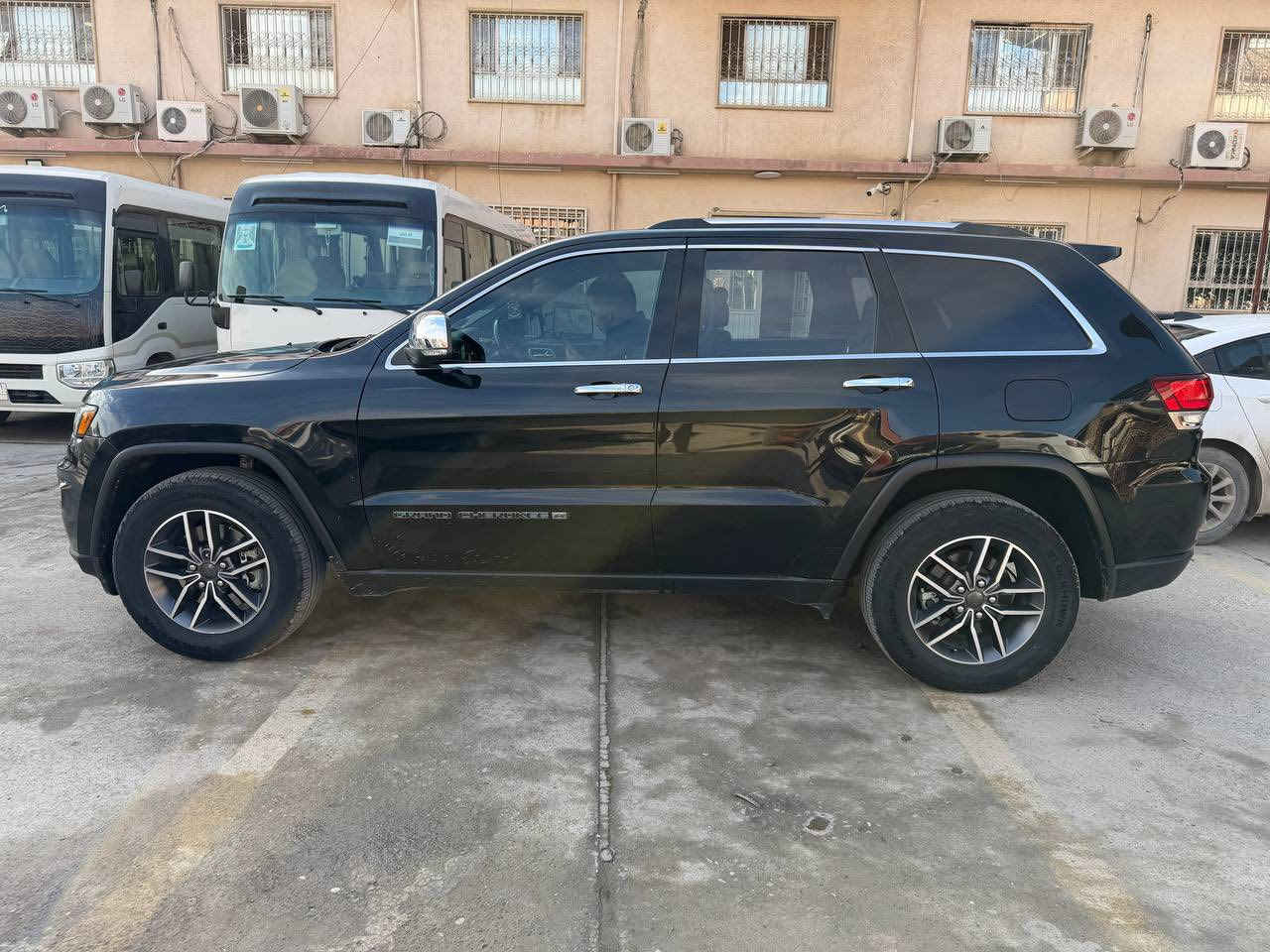 للبيع او مراوس جيب كراند شيروكي2022اسود ملكي فوول مواصفات ردادر خلفي جانبي بانورما كشن جلد حضن تدفئه كشن وستيرن محرك وكير شرط 6سلندر 5انضمه قياده سنويه وهزه جديد اربيل باسمي ضرر بوند فقط ماشيه48
***********
