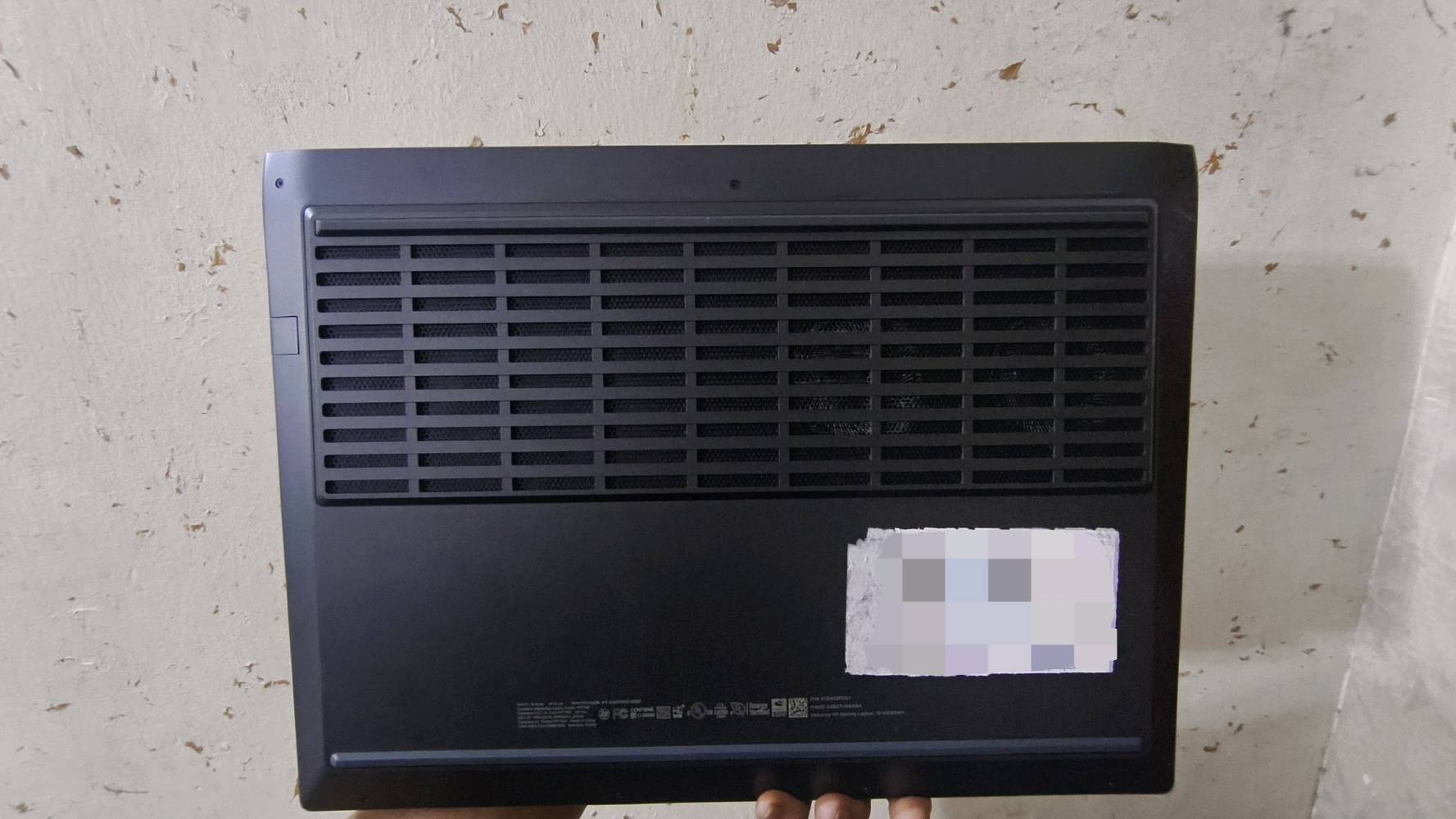 لابتوب Hp victus 15 النظافة ظاهرة بالصور  
المواصفات:
Hp victus 15-fa1xxx
نظام:  مفعل win11 home 
 كرت خارجي: Rtx4050 (75watt)
كرت داخلي: intel(R) UHD GRAPHICS 
معالج : i5-13400H 
شاشة : 1920×1080 144 هرتز 
هارد : M.2 512gb 
رام :16gb 3200MT/S
غراضها كاملة مع الكارتونة 
ما عندي توصيل
برغي  واحد ما مفتوح
مشتريها قبل 10 اشهر