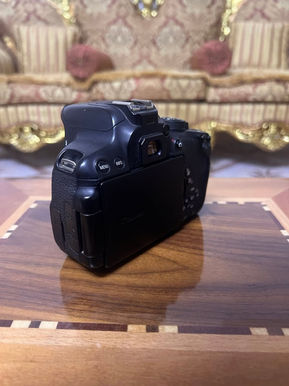 📸 للبيع Canon EOS 700D – نظافة 100%

🔹 الكاميرا: Canon EOS 700D
🔹 العدسة: 18-55mm
🔹 هود عدسة
🔹 بطارية
🔹 رام
🔹 جنطة
🔹 حزام كتف
🔹جلاتين احمر 

⚠️ الشاحن غير موجود

✅ الكاميرا بحالة ممتازة وجاهزة للعمل، مناسبة للمبتدئين والمحترفين.

💰 السعر: 275 ألف
🔹 بيها مجال بسيط للجادين

📞 للتواصل:
سيد عبد
***********

📩 خاص • واتساب • اتصال

#سيد_عبد_للكاميرات #Canon700D #كاميرات_العراق #بيع_وشراء_الكاميرات 📸
