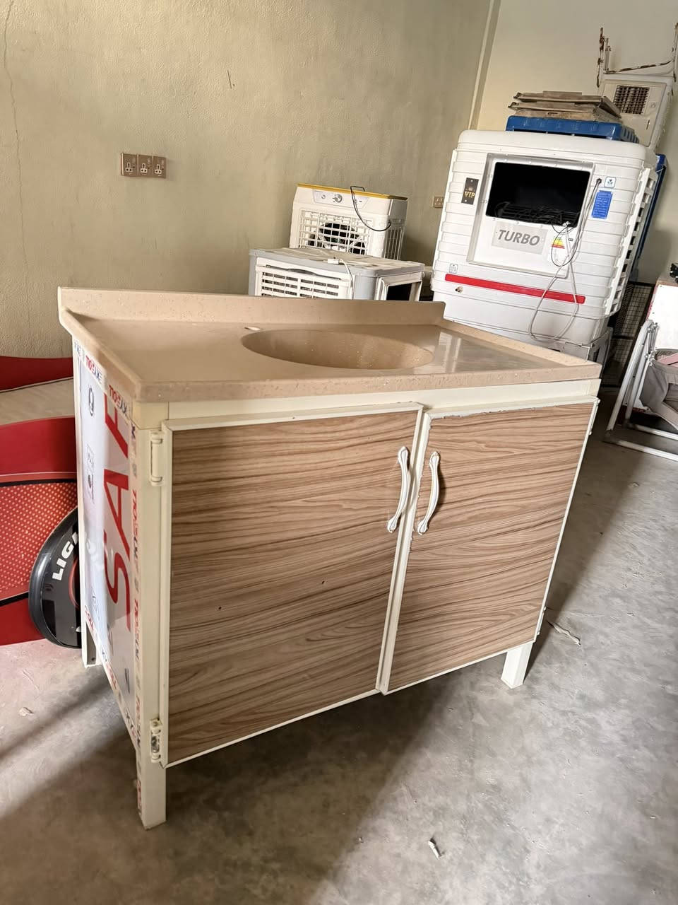 فرۆشتنی خیرا ٢١٠هەزار قوفلیەتی  یەک فلس کەمی نیە
لەکەلارم هەرچیتیش هەیە لێو ئەکرم 
کەوانتەر ٢مەتر مەخسەلەی مەتر 
ماڵیکی زۆر جوانو مەوادی زۆر چاکە 
***********
