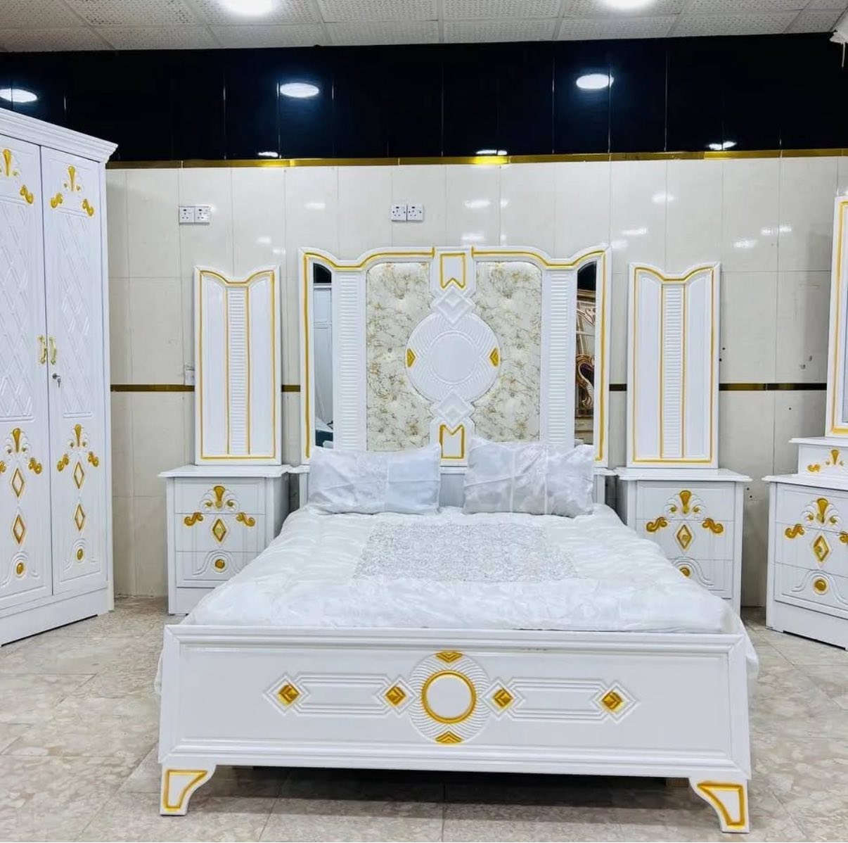 للبيع غرف نوم عدد ( 4 ) كاملة وتصفيه المطلوب على الغرفة الوحده 300 الف عراقي للتواصل. 

***********

***********
