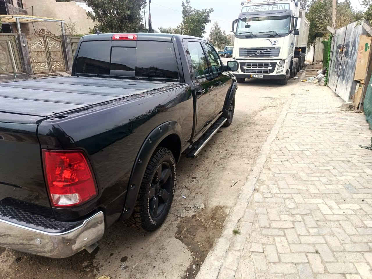 سلام عليكم خوان دوج رام كلاسك للبيع
موديل ٢٠
رقم أربيل بسمي
حادث خفيف بل منشور
وسونار بل منشور
باب طويل وبدي طويل
2ويل
محرك 8
5700
علمن سيارة بيه مشط ستيرن عاطل عارضهه170 وبيهه مجال العنوان بغداد الكماليه واي ستفسار اتصل على هذا الرقم مصطفى العتابي
*********** بغداد, العراق
