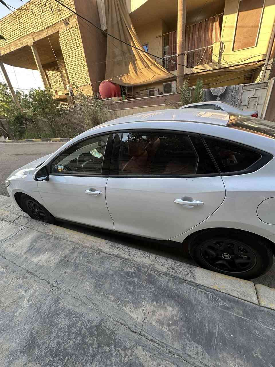 سلام عليكم سياره بيوايدي كن بلاص للبيع
السعر ١٩،٢٠٠مليون 
الرقم ***********
