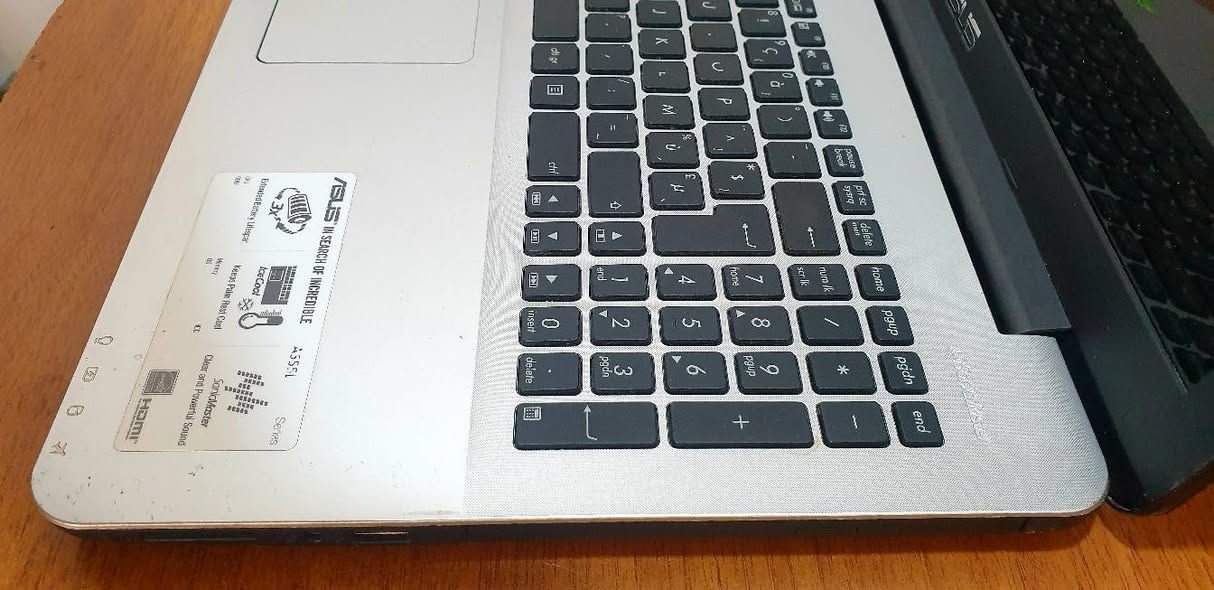 Asus i7 الجيل الرابع 
الرام 8G  والهارد 120ssd 
حجم الشاشة 15.6 
كارت الشاشة خارجي 2G geforce 
البطارية جديدة مناسبة للبرامج الهندسية والالعاب المتوسطة والدراسة والمكاتب السعر 200 الف


**إذا كنت صاحب هذا الإعلان وتريد حذفه لأي سبب، رجاءا أرسل رسالة إلى الدعم الفني**