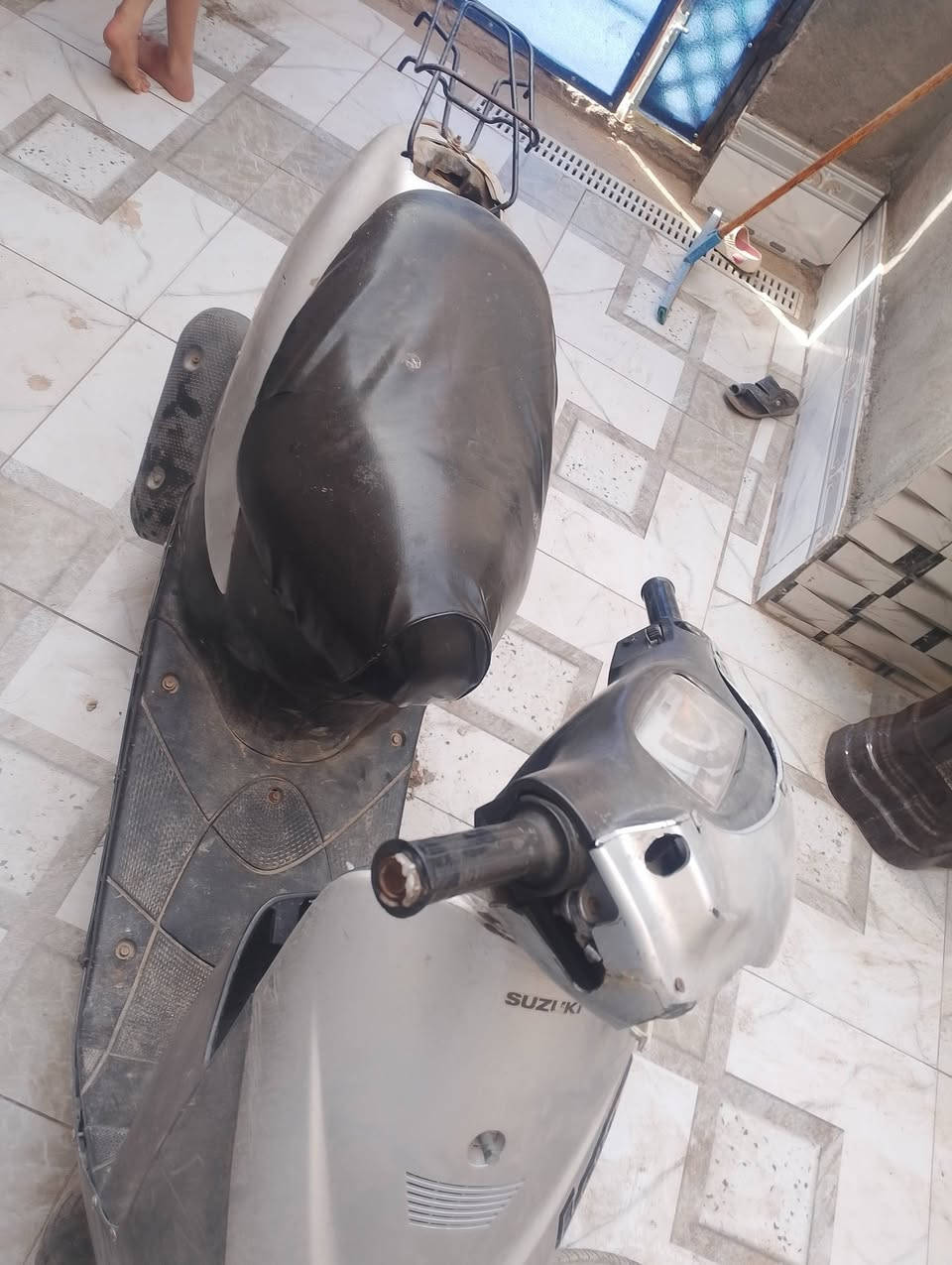 دراجه ساسوكي دراجه نضيفه عوزه بس تجفيت تخم تايرات جداد دراجه نضيفه سعر 100كومت حديد***********
