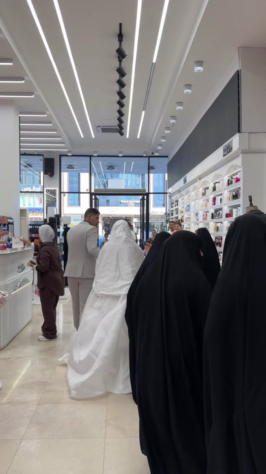 ⁨	⁨	عرايس هُدى يوسف دلعهم غير  خصم 25% على كامل الفاتورة في حال عبور قيمة الفاتورة 300 الف فما فوق الخصم يشمل جميع المنتجات ماعدى العطور 💕 .⁩ .⁩ .⁩ .⁩ .⁩ ارقام الواتساب للحجز فقط ***********📞 ***********📞 ***********📞  ***********📞 رقم الدعم والشكاوي  ***********📞 الفرع الاول (كوزمتك هدى يوسف) بغداد - بغداد الجديدة - مول الجواهر - السرداب الفرع الثاني ( كوزمتك هدى يوسف ) زيونة شارع الربيعي عمارة الارجوان الطابق الاول  الفرع الثالث( كوزمتك هدى يوسف ) المنصور  شارع الرواد  مقابل مول خليفة⁩⁩
