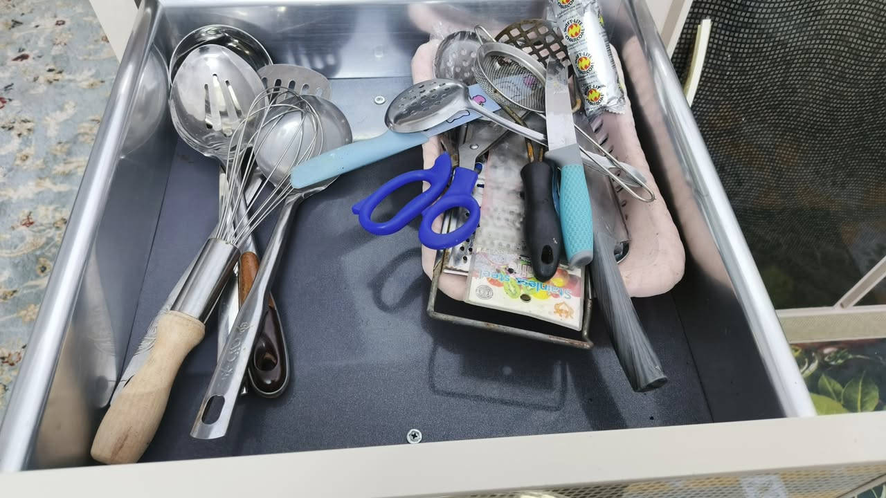 سنك متر و٩٠ نضافه ١٠٠) ١٠٠ ماخذينه ٢٥٠ نريده ١٦٠ قفله  درجه اوله العنوان بغداد ***********
