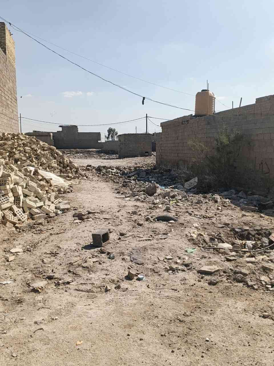 السلام عليكم قطعه ارض اليبع مساحة 200 الواجهه 10 ونزال 20 العنوان بين سبع اقصور والحميديه يطلع عليها من فرع كريش بلنهايه السعر 8 مليون بيها مجال شراء الاستفسار ***********
