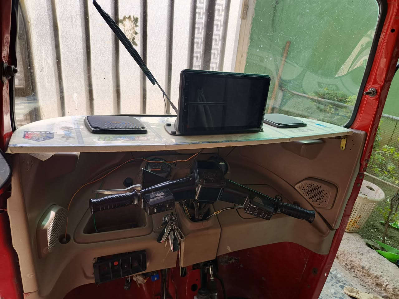 سلام عليكم شاشه دشبول كامل مال تكتك شاشه المس خشبه جديده سماعتين جدد الشاشه فقط الشريط مال البلازمه الفوك مكطوع الشاشه تلمس ب ماوس طبيعيه تكنيك وبلاتوث اللبيع  السعر ب40 عنواني بغداد المعامل ***********
