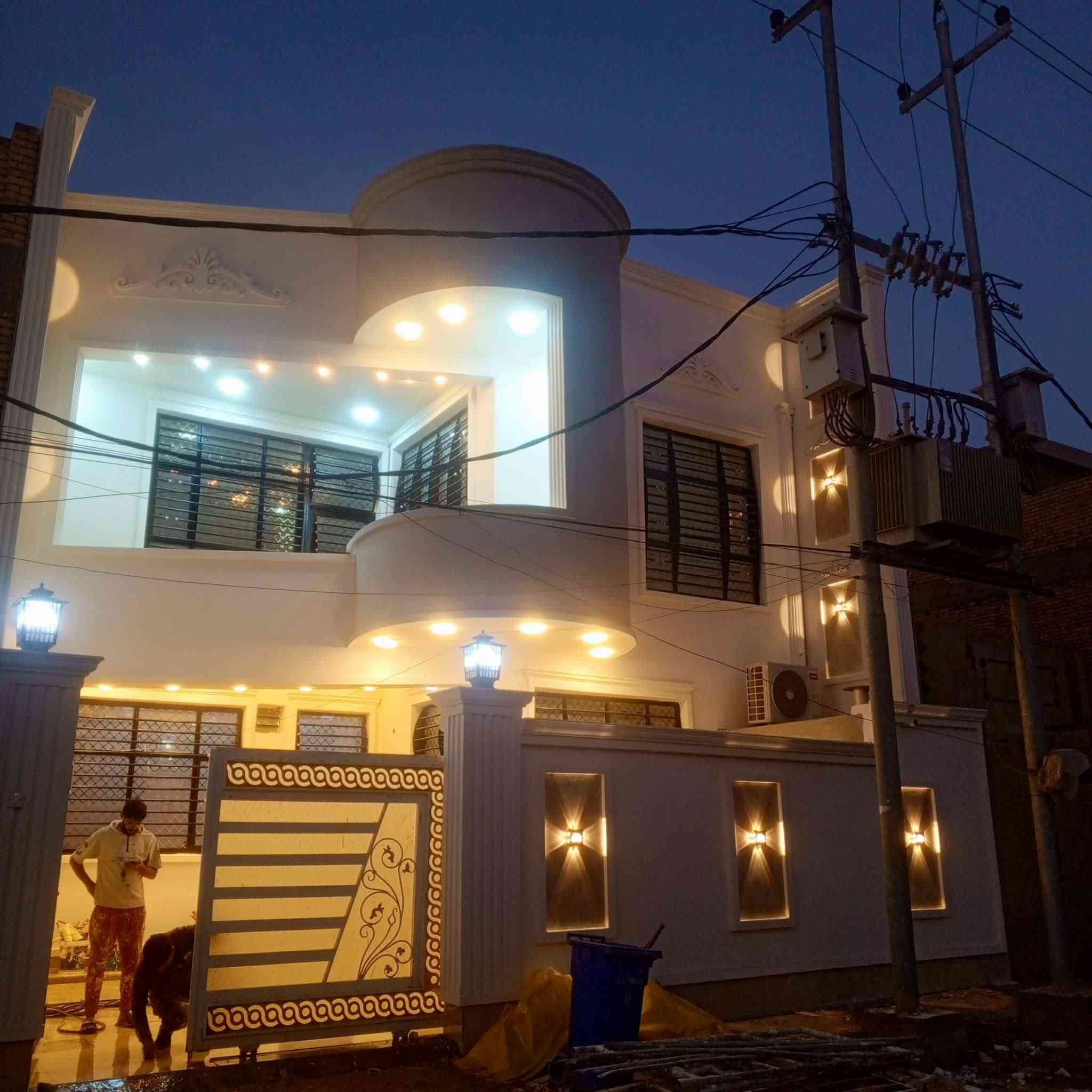 السلام عليكم  بناء وترميم قصد ونقد 
100متر طولاني 36مليون نقد 
200 متر 65 مليون نقد
220متر 67 مليون 
250 متر 75مليون
300متر 85 مليون
هذا اسعار النقد 
القصد 100متر 40مليون 
200متر 70 مليون 
250 متر 80مليون 
300متر 95 مليون 
هاي الاسعار تسليم مفتاح 🔑 شغل كله درجه اولى بدون واجهات وبدون مرمر كهربائي فنار سعودي مي اسمارت وبلست تركي المجاري اسمارت المانيا والعراقي حس الطلب
اساس حسب الاتفاق رفت وشريطي***********
