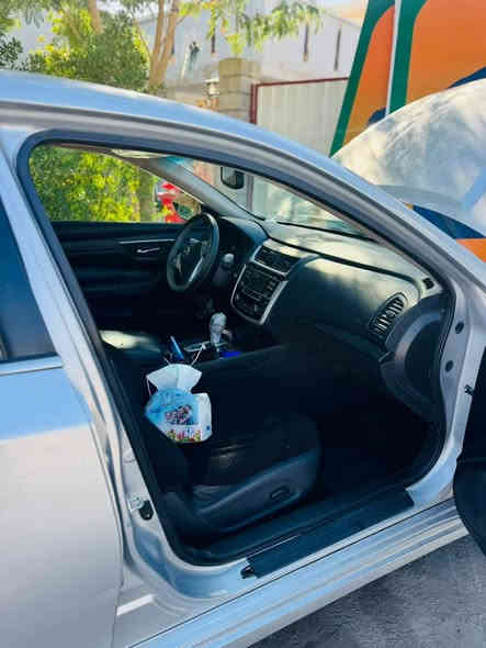 السلام عليكم 
نيسان التيما 2018 SL وارد امريكي رقم اربيل بأسمي سنوية وارقام جدد 
مواصفات SL فول ماعدا الفتحه
(بصمة ابواب وتشغيل عن بعد -قطعتين تبريد - كشنات جلد وكهرباء - شاشة كبيرة مع كامرة - تدفئة في الكشنات والستيرن - تبريد شاشة - تحكمات ستيرن 
كير + مكينة كفالة عامة 
صدر امامي وخلفي جديد مع تخم تاير جديد 
السيارة جديدة وجاهزة للاخيرماعندي اي نقص 
الحادث (   جانبي باب مبدل اصلي السعر125 وبيه مجال***********
