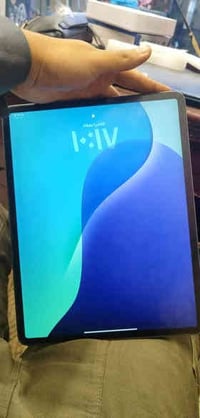 ، ايباد برو 12.9 الجيل الثالث نظافة 99% ذاكرة 64 بطارية 85% جهاز نظيف ...