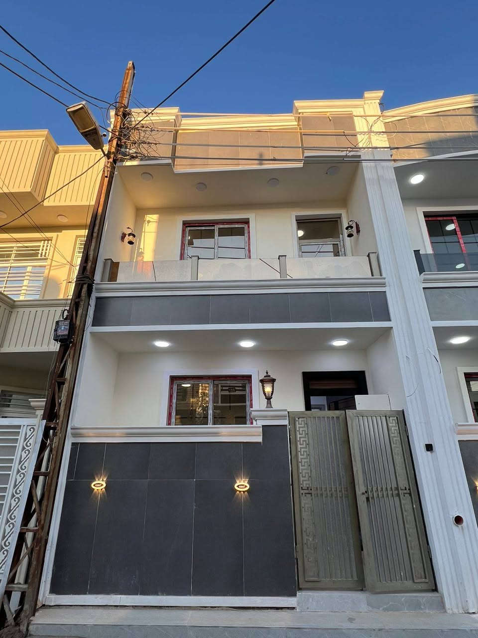 السلام وعليكم 
دار البيع مساحة 50 متر 5×10
مجمع العدل الاول ثاني فرع من الشارع الرئيسي
تشطيب كامل وجاهز السكن الدار 
تنازل شركة واقرار محكمة 
***********
