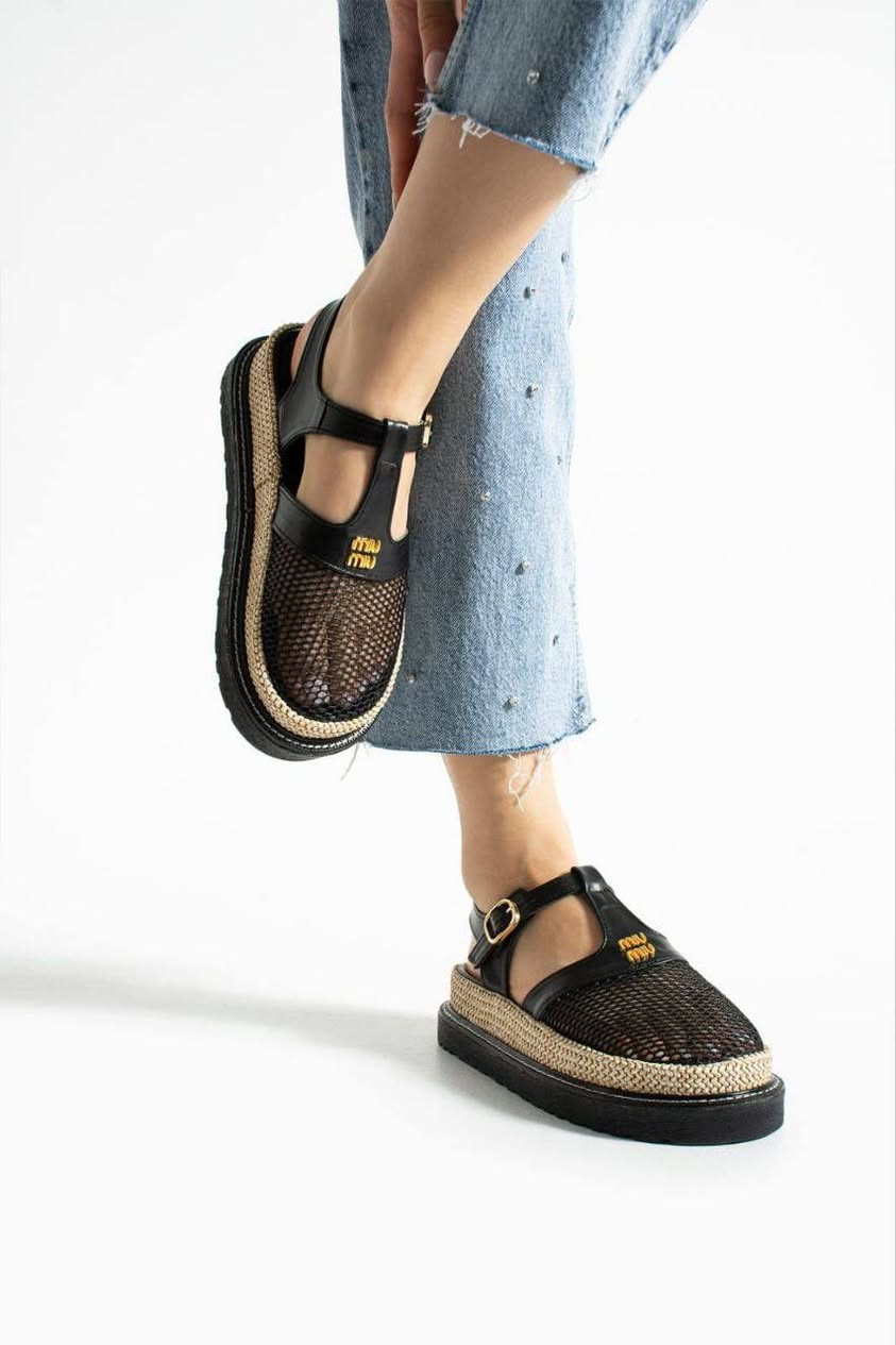 صندل نسائي سبور وجه عالي غربول صاده أو بنقشة جلد النمر مع أكسسوار ذهبي اللون على وجه القدم أحرف miu ببزيم يمسك كاحل القدم أرضية مرتفعة عبارة عن طبقين مريحة بشكل مميز و رائع قمة في الجمال جودة عالية صناعة تركية للبيع بالجملة
👈المقاسات المتوفرة من 36 لغاية 41👉
💥New summer season 💥2026💥2027💥
#nayashoesmoda_sandals_slippers#


**إذا كنت صاحب هذا الإعلان وتريد حذفه لأي سبب، رجاءا أرسل رسالة إلى الدعم الفني**