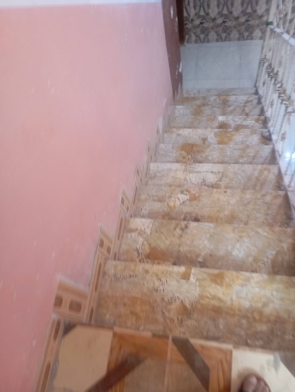 للايجار حي الصحه الايجار 350قفل بيت كبير بيه 3غرف نوم محتاجين عائلة صغيره حسب طلب صاحب الدار 
***********
