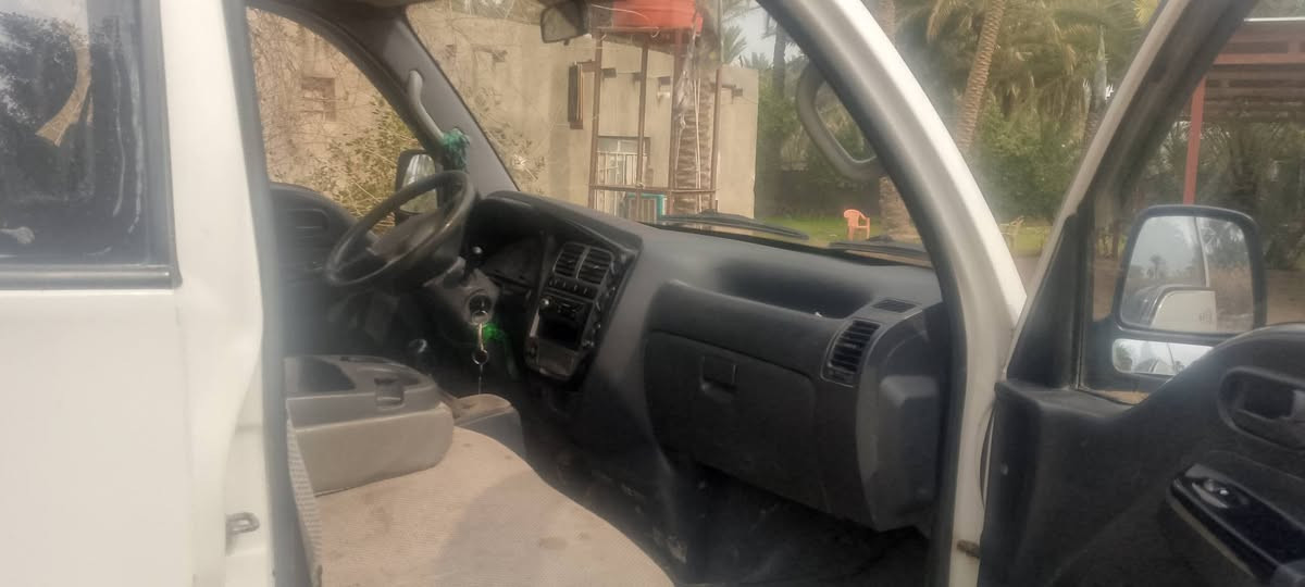 السلام عليكم كيا حمل للبيع سياره 2012 السياره خير من  الله كير محرك اكسل مكفولات بيه خياسات شويه. شوفت عينك ماجذب عليك واسويه هيه وبس تجي تشوف بعينك وتحكم السياره بيه طخات بصيطه. جواه تخم تاير تركي شاده ب300الف السياره مال ورثه كلنه بالغين. باسم ابونه نتعهدلك بلتحويل.  معروضه السياره ب95 وبيه مجال للشراي ***********
