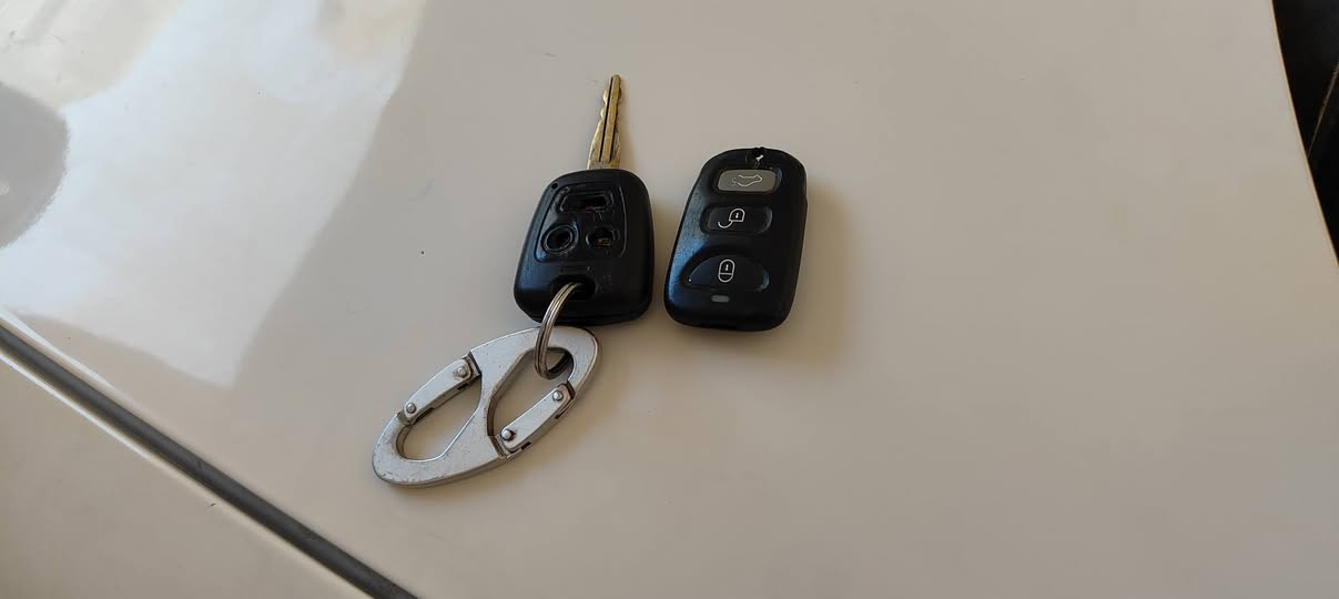 السلام عليكم
تايبه خصوصي ابيض موديل 2016 رقم نجف مشروع وطني ماشيه 80 بيها طخات بسيطه سويج وبصمه  نظيفه السياره باسمي  مكاني بغداد الراشديه السعر 47
*********** بغداد, العراق
