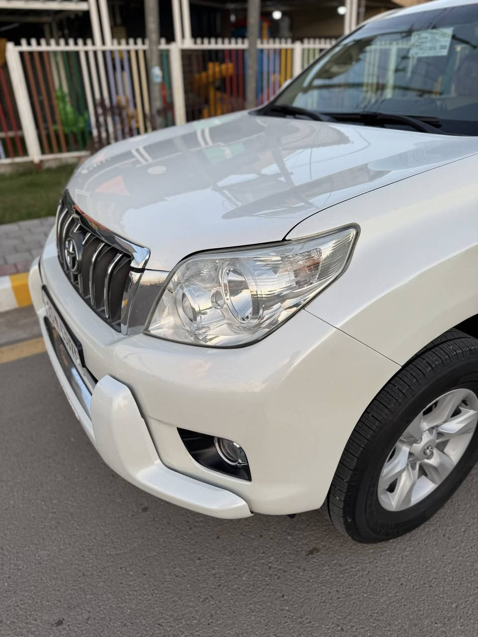 السلام عليكم
للبيع تويوتا برادو 2013 كويتي مكينة 6 سلندر مكفولة كفالة عامة من الصبغ والضربة والتبديل والفتح السيارة فووول مواصفات 
بصمة
سلايد روڤ
مقاعد جلد
دبل تانكي 
السيارة فوول معروفة مواصفات الكويتي
رقم بغداد بأسمي 
ماشية 91
مكانها بغداد
***********
