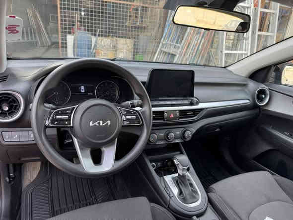 السلام عليكم فورتي موديل23 مكفوله من الضرر ولصبغ بس بارد شبر بدايت الجاملغ لامامي ماشيه35 مكينه2000 دوش
مكان السياره بغداد الدوره

***********متواجد بس رقم
