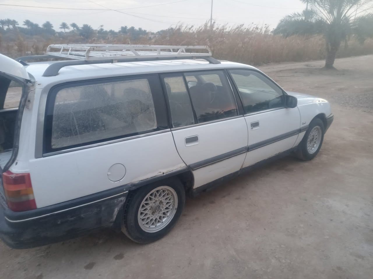 اوبل استيشن موديل 88 محرك وكير خير من الله سياره بلاديه صدرها زين. تخم تاير ويل كب سنويه صاقطه صارلها سنه كهربيات شغاله باتري جديد. داخلها كلش حلو. بطاين بوب نضيفات. ضل بس كشانه ادوشمها. سياره احلي من صوره بس بيها جملغات خلفيه بيه خويس. سعر 28 وبيها مجال *********** مكاني الفلوجه قرب جسر البعلوان
