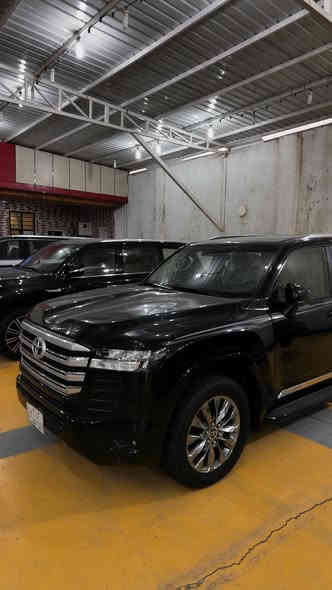 يعلن معرض بيت شريجي👑 عن وصول تويوتا لاندكروز 2022ساز اصل ضمان وباركود لسياره مرقم بغداد والسونار مرفق فول شاشات وتطبيق  مكفوله عدا بارد واضح بلسونار  نستقبل بيع او مراوس العنوان كوت حي لحكيم   سعرها 640 وبيها مجال 
#تويوتا_لاندكروز 2022✈️
اللون: اسود black
عداد المسافات41 km
المواصفات:  رقم بغداد فول مواصفات ١/١
سلايد(فتحة قمارة)
كراسي جلد اصلي(بيجي)
كراسي اثنين كهرباء
تبريد خلفي شاشة
شحن الهاتف لاسلكياً
ثلاجه
كروس سرعة 
خمس بصمات
فول تحكم استيرن(جهتين امامي+جهتين خلفي)
شاشة عرض الاعطال
صندوك كهرباء(شفط)
فتح صندوك تلقائيا  
دبل كير(عادي+اوتوماتيك)
ناقل حركة ٨ نمر
دبل حساس(امامي+خلفي)
نظام تحكم بمستوى الضوء الداخلي
مانع تزحلق
نظام فتح الابواب لاسلكياً
فور ويل
شاشة امامية كبيرة اصلية
شاشات خلفيه تطبيق 
كامرة خلفية اصلية
تشغيل عن بعد
دوسات كتابة landcruiser
اشارة بالمري
مري كهرباء(شفط)
لايت عدسة زنون(عالي+ناصي)
لد امامي
#ويل_20_الجديد_كليا
#سستم_صوت
مدخل
CARPLAY
‏BLUETOOTH 
‏AUX
‏I POD
‏USB
‏CD

للاستفسار الاتصال بِنَا على الأرقام التاليه

  حسنين ‭0771 508 5598‬ واتساب او اتصال
